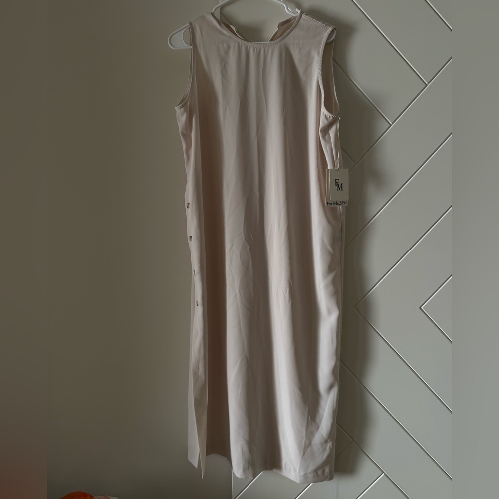 Chic Sleeveless Cream Midi Dress